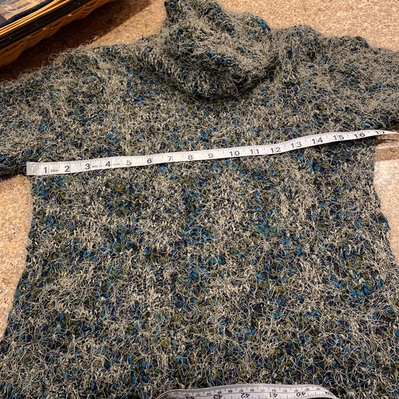 Kroshetta By Papillon Turtleneck Type Sweater Size Small - Picture 4 of 14
